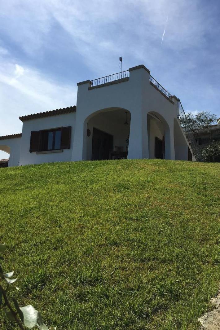 Gîte pour 2 personnes, avec Terrasse et Jardin ainsi que Piscine et Vue en Sardaigne