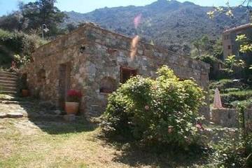 Gîte pour 4 personnes, avec terrasse et jardin à Urtaca