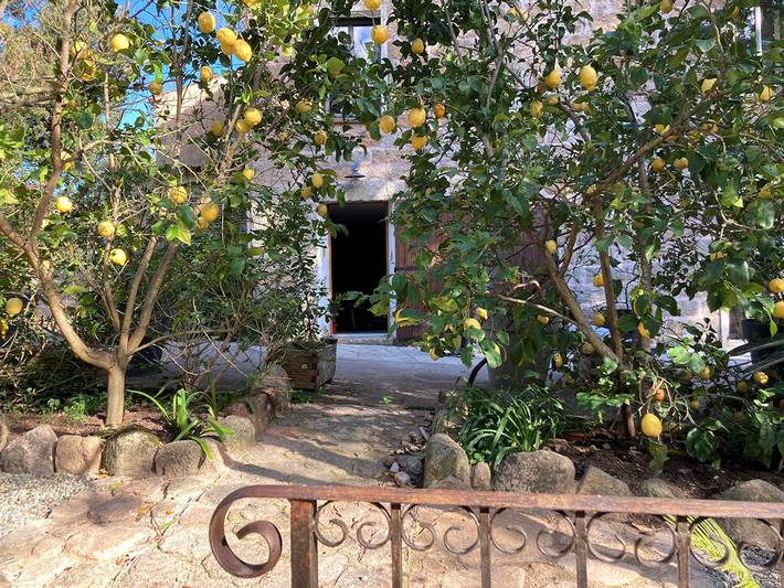 Gîte pour 2 personnes, avec terrasse ainsi que jacuzzi et jardin à San-Gavino-di-Carbini - 2