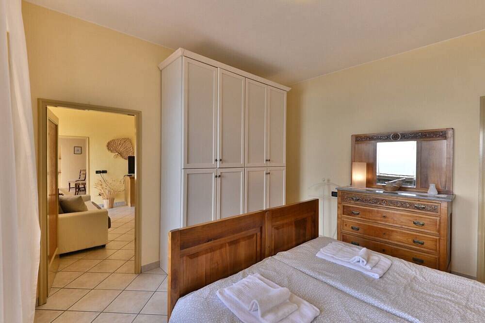 Geheel appartement, Appartement in een typische natuursteen Rustico met prachtig uitzicht op het meer in Oldesio, Tignale