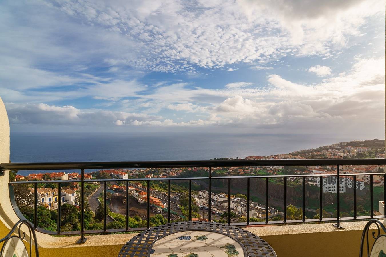 Entire apartment, Guestready - Breathtaking seaview in Caniço in Pedra Mole (Madeira), Caniço