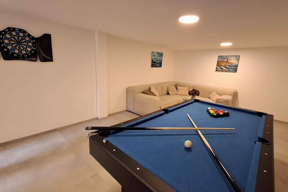 Villa Faro - New dream house, heated pool, games room, bbq, near beaches, Istria in Umag, Umag Region