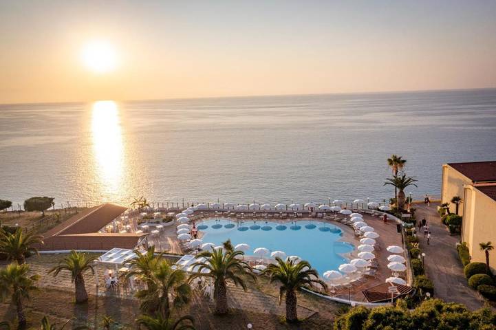 Bungalow für 4 Personen, mit Pool und Garten sowie Ausblick in Kalabrien - 3