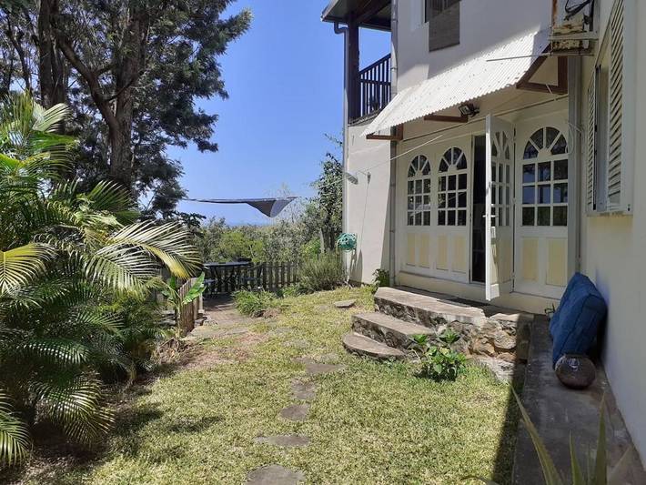 Gîte pour 4 personnes, avec piscine ainsi que jardin et vue à L'Étang-Salé - 2