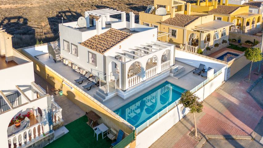 Vakantiehuis voor 12 personen, with Balkon and Terras as well as Tuin and Zwembad in Murcia