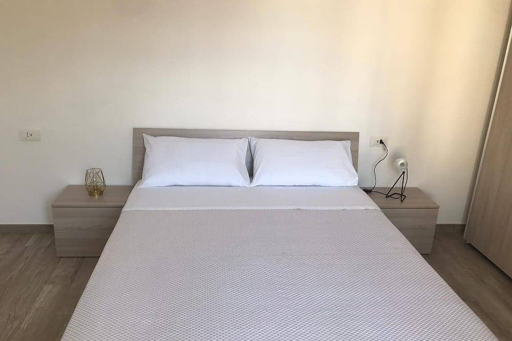 Entire apartment, Domus127 | Apartment + terrace in Pompei, Naples Province