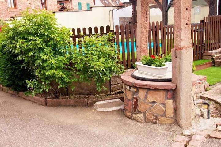 Gîte pour 2 personnes, avec piscine et terrasse