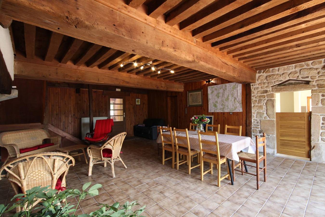 La Maison du Clown Jaune in Saint-Martin-de-Salencey, Région de Charolles