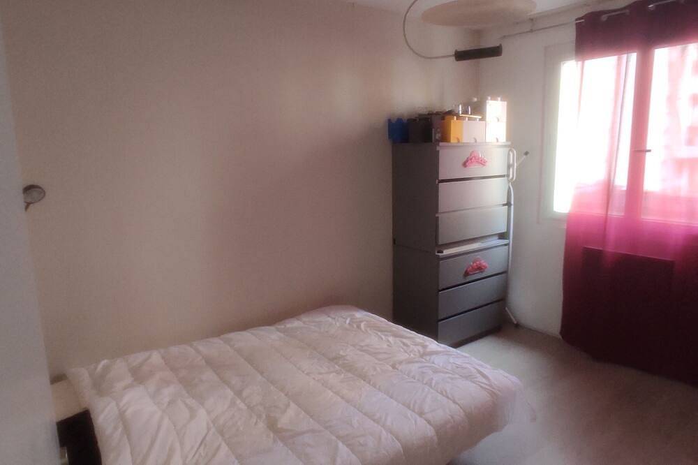 Entire apartment, I offer you a room in Bourgoin-Jallieu, La Tour-du-Pin region