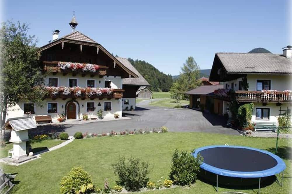 Ganze Wohnung, Ferienwohnung 1. Stock - Ferienwohnung Walburga Ebner in Faistenau, Salzkammergut