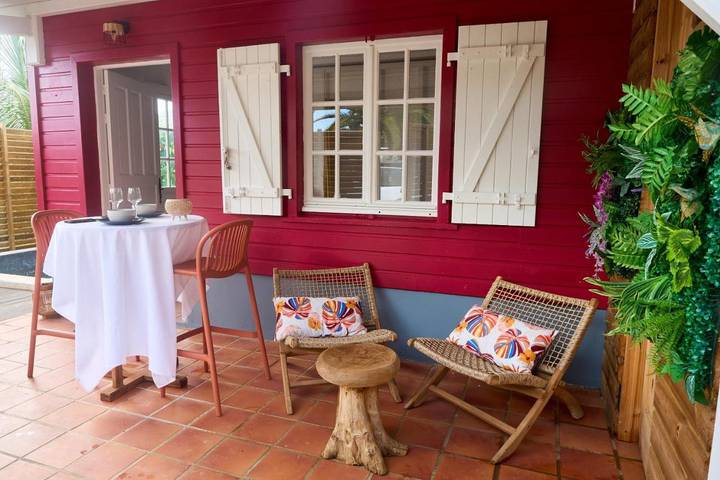 Gîte pour 2 personnes, avec vue ainsi que piscine et terrasse à Le Robert - 2