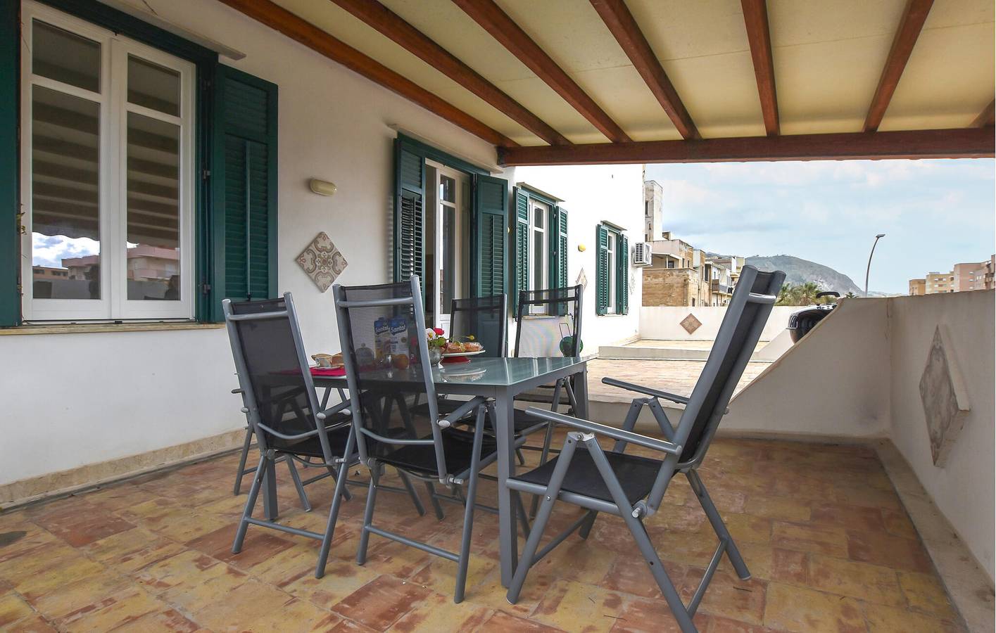 Geheel vakantieappartement, Ruim appartement met 2 slaapkamers: 2 km van het strand, inclusief parkeerplaats en wifi in Trapani, Provincie Trapani