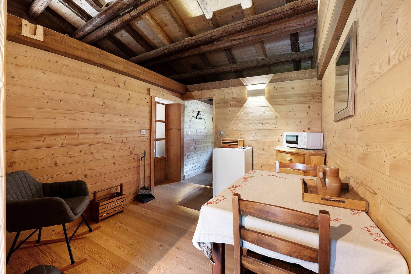 Bed & Breakfast 'Chambre D'hôte Dans Chalet D'Alpage' met Uitzicht op Bergen, Privéterras en Tuin, foto 12