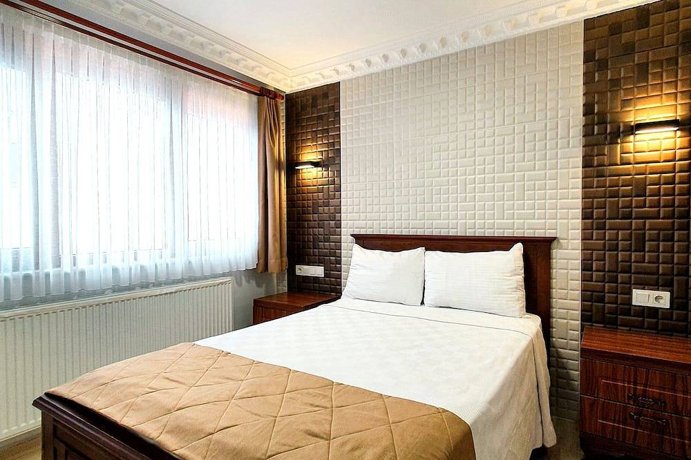 Entire apartment, Explore Istanbul Cihangir Flat near Public Transit in Beyoğlu, Istanbul
