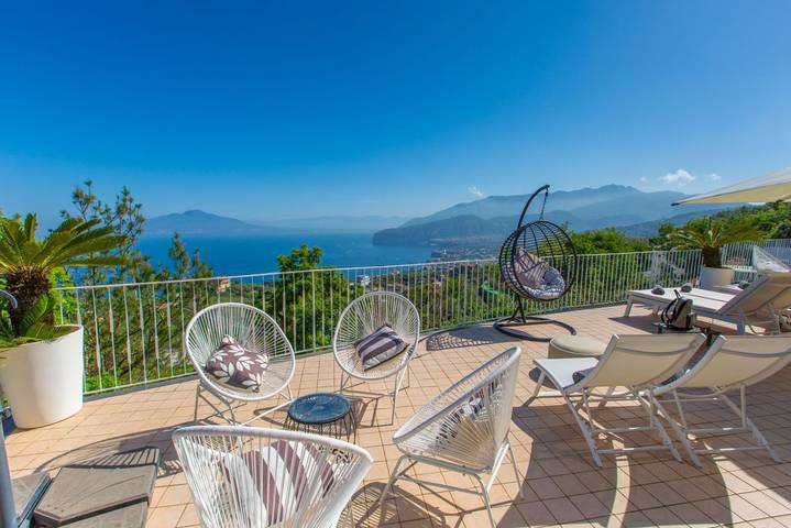 Spacious Sorrento Villa with Pool, Jacuzzi & Panoramic Sea View in Sorrento, Napoli e dintorni