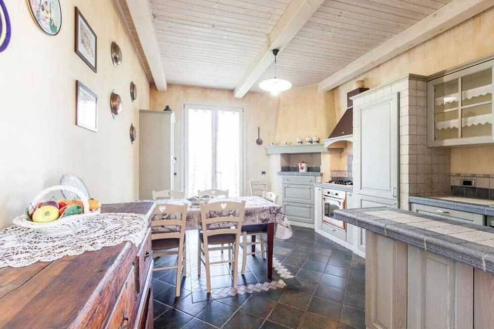 Villa Petra In The Center Of The Country Near The Lake in Padenghe sul Garda, Gardasee-Berge