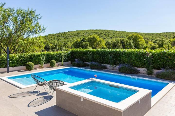 Villa pour 6 personnes, avec piscine et jardin ainsi que vue et bassin pour enfant à Sinj - 3