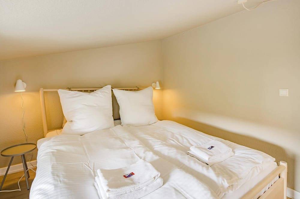 Ganze Wohnung, Altbauwohnung bis 5 Personen \"Opti\" im Schanzenviertel - Dachgeschoss in Altona Hamburg, Hamburg