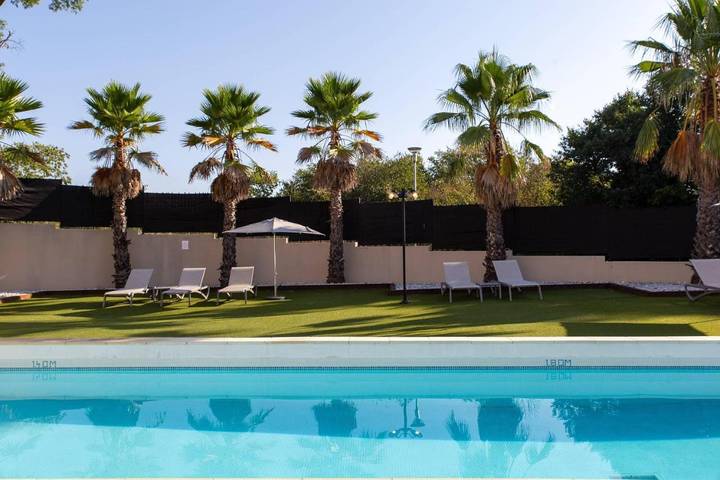 Hôtel pour 4 personnes, avec jardin ainsi que sauna et piscine à Juvignac
