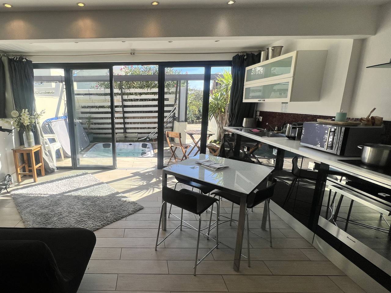 Villa con aire acondicionado, jacuzzi y aparcamiento privado, cerca de la playa para 2 personas in Cap d'Agde, Agde