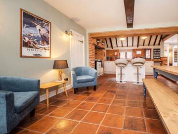 Holiday Rental for 14 People in Wroxham, Norfolk, Photo 4