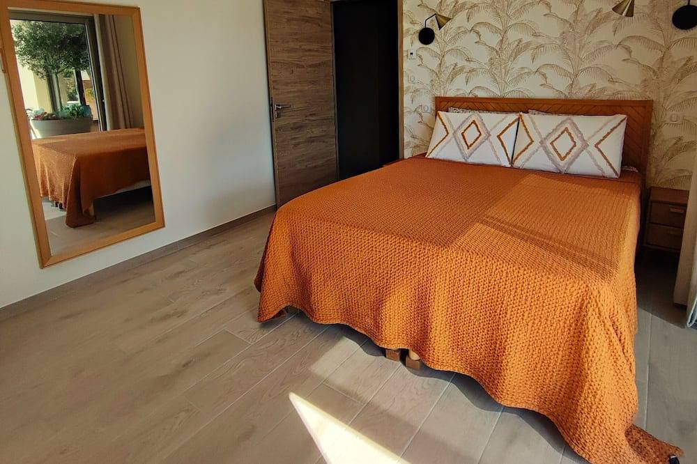 Promo Reduction 13% stay 14 days contemporary villa with pool in Pujaut, Region de Nimes