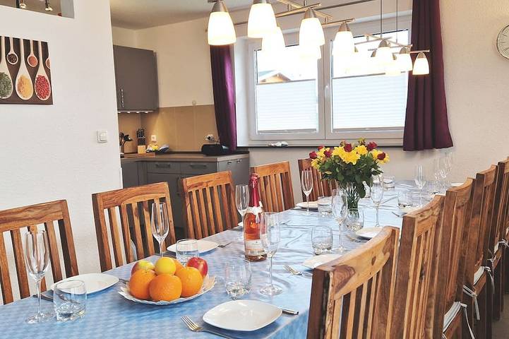 Ferienhaus für 13 Personen, mit Terrasse und Garten in Altenkirchen