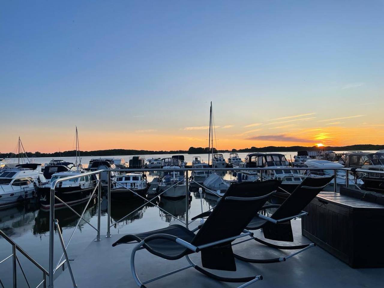 Führerscheinfreies mobiles Hausboot "My Way" auf der Mecklenburgischen Seenplatte in Südmüritz, Müritz