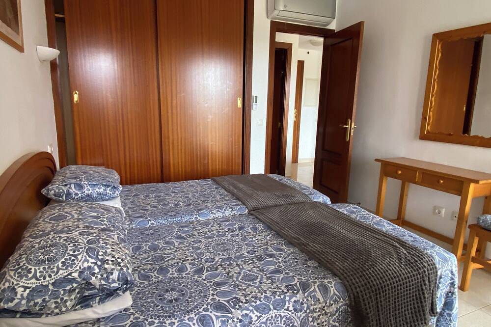 Entire apartment, Apartment Lili Cala Bona-Pool-Private Sunbeds-nr Beach-direct airport bus-A/C in Cala Bona, Son Servera