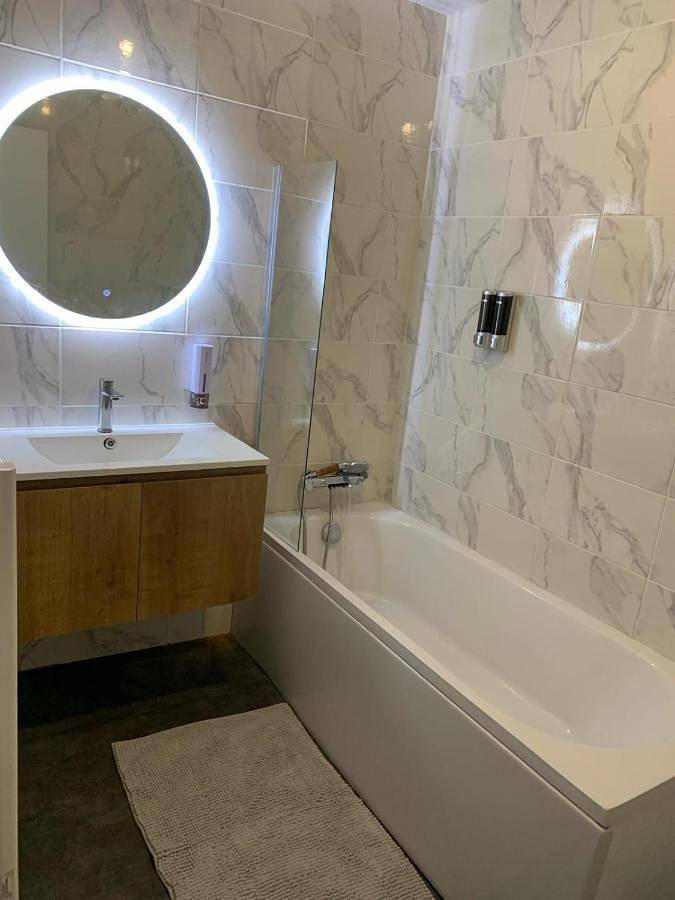 Gîte pour 4 personnes, avec terrasse ainsi que jacuzzi et jardin à Broons - 2