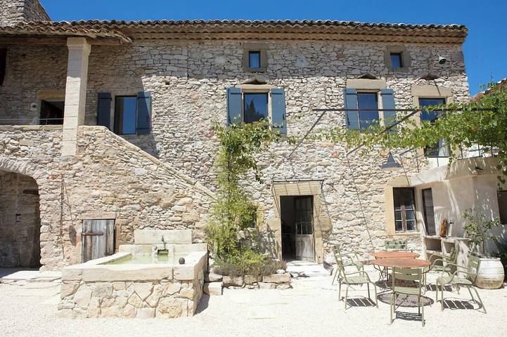 Gîte pour 6 personnes, avec Balcon ainsi que Jardin et Piscine à Belvézet