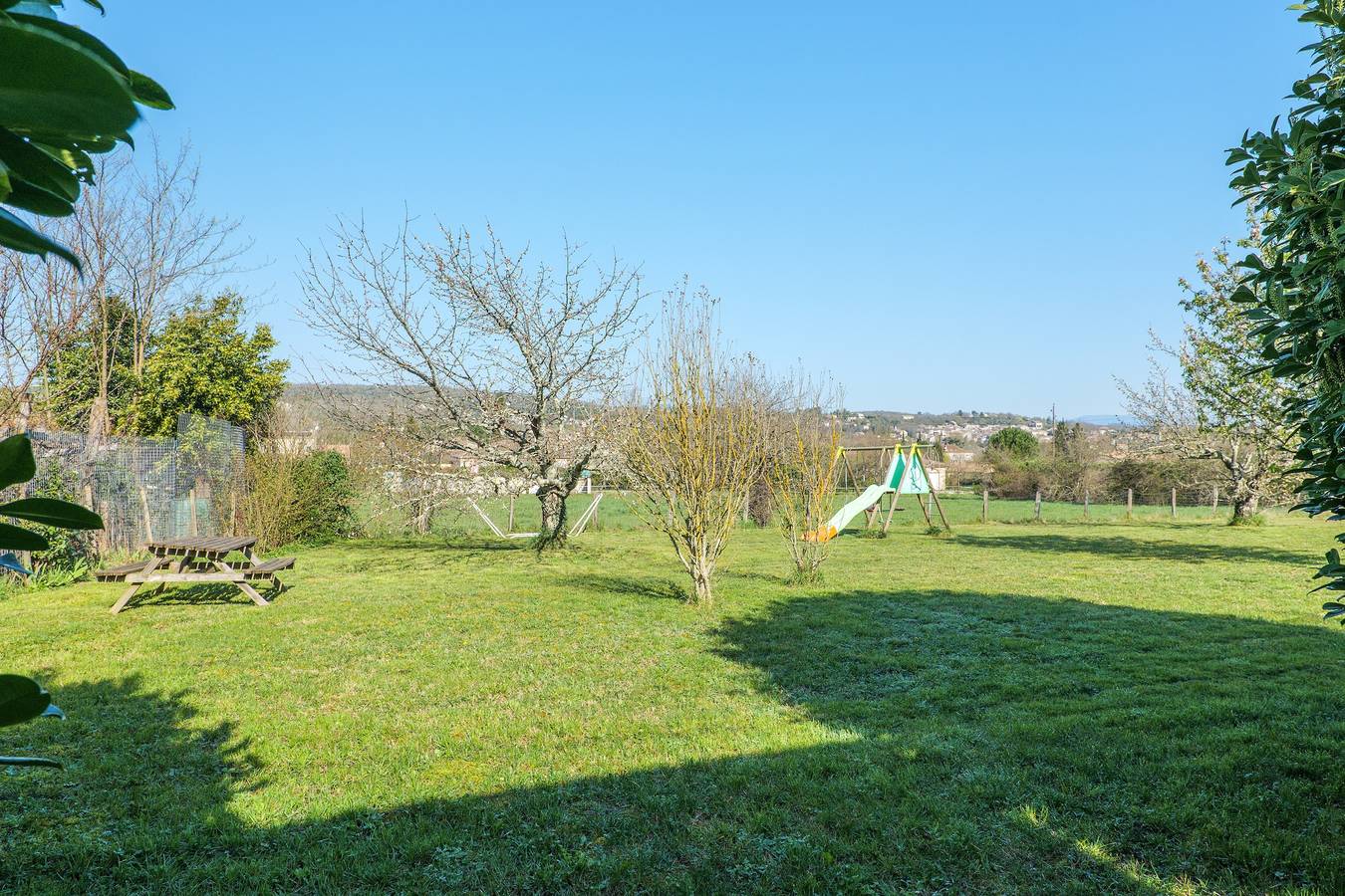 Cottage 'Gîte Coquelicot' with Shared Pool, Wi-Fi and Air Conditioning in Pradons, Ardèche