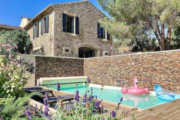 Gîte pour 10 personnes, avec jardin et terrasse, animaux acceptés à Montséret