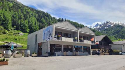 Hôtel pour 2 personnes, avec piscine ainsi que vue et terrasse, animaux acceptés dans Entremont