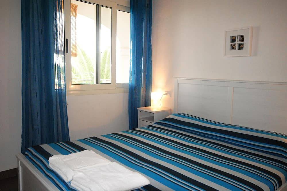 Appartement entier, Avec vue sur kl. Piscine et jardin exotique, à 1,5 km de la plage de sable in Orosei, Golfe d'Orosei
