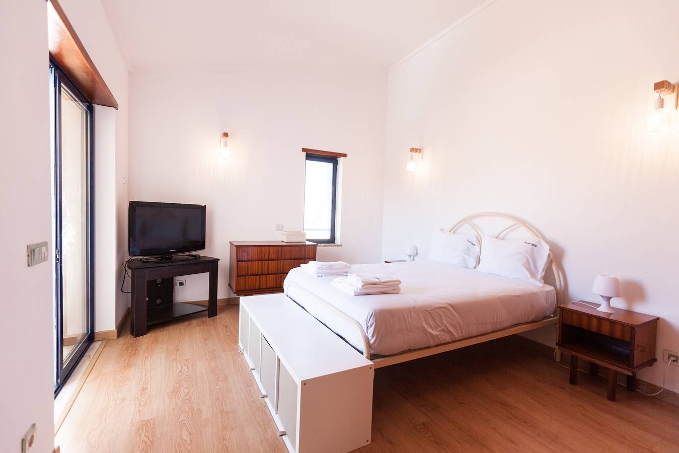 Flh Caparica Town House with Pool in Charneca de Caparica e Sobreda, Halbinsel von Setúbal