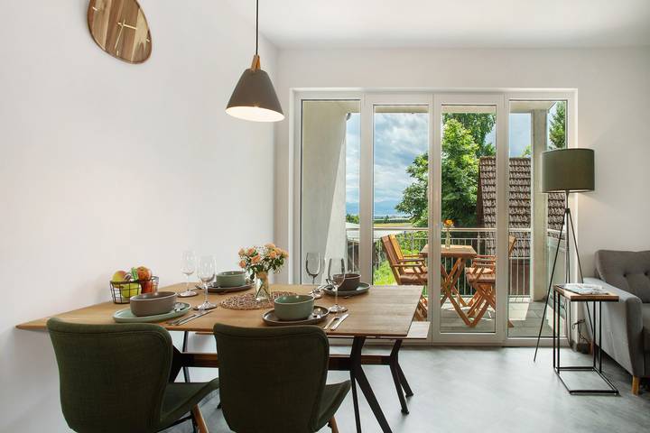 Ferienwohnung für 5 Personen, mit Balkon und Garten sowie Seeblick in Friedrichshafen