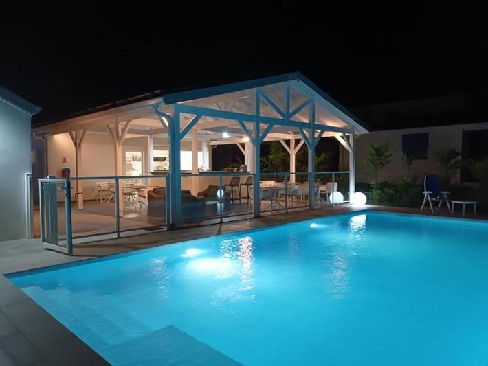 Hôtel pour 4 personnes, avec terrasse et piscine