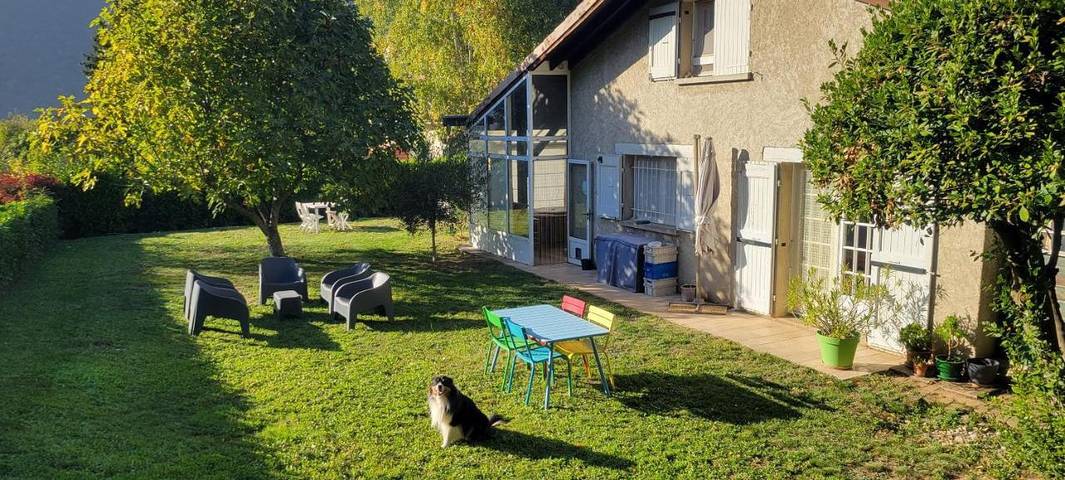 Gîte pour 2 personnes, avec jacuzzi ainsi que jardin et terrasse dans Saint-Georges-de-Commiers