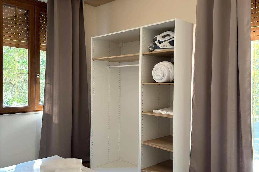 Entire apartment, Cozy modern apartment on the shores of Lake Trasimeno in Passignano sul Trasimeno, Lake Trasimeno