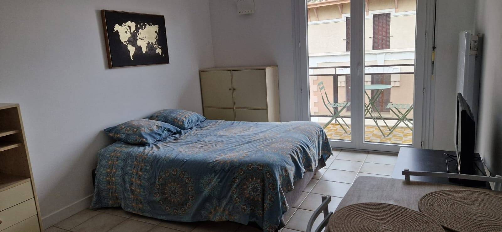 Ganzes Studio, Studio-Apartment 'Moderne Évian, See- und Thermenblick' mit Balkon und Wlan in Évian-les-Bains, Thonon-les-Bains und Umgebung