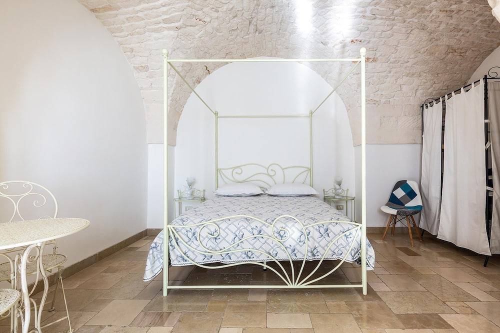 Entire apartment, Dimora Bellargo by Barbarhouse in Martina Franca, Taranto Province