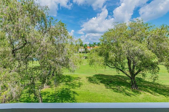 Vacation rental for 4 people, with balcony and pool in St. Petersburg (FL)