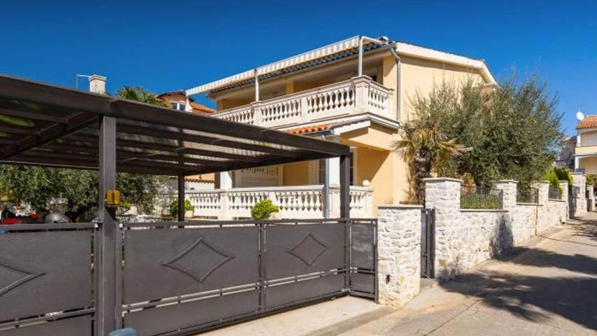 Ferienwohnung für 5 Personen, mit Terrasse in Poreč