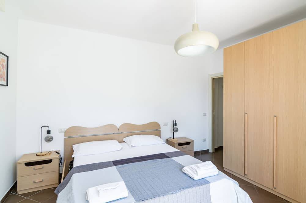 Ganze Wohnung, Guesthost - 100 meters from the sea and 2 km from the fair, our apartment is located on the second and last floor of a building with a lift (Not suitable for disabled people). There are two steps at the entrance.In 45 m2 of space it comfortably accommoda in Rimini, Rimini Provinz