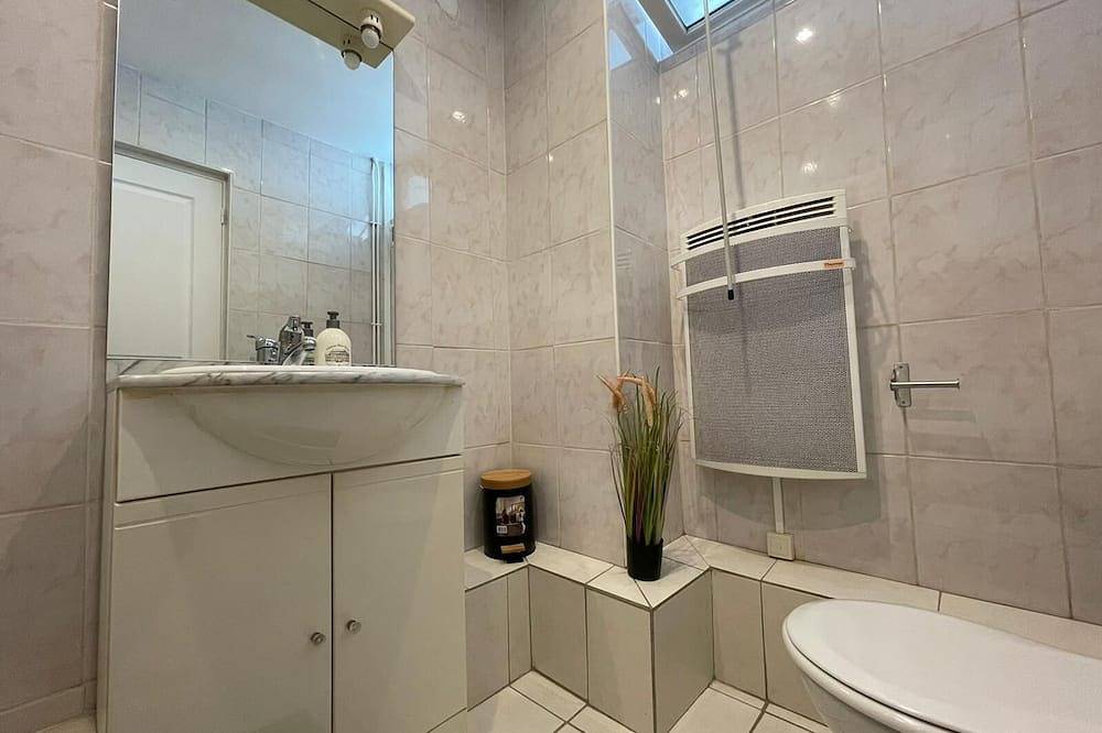 Entire apartment, Feet In The Water in Saint-Martin-du-Littoral, Le Havre region