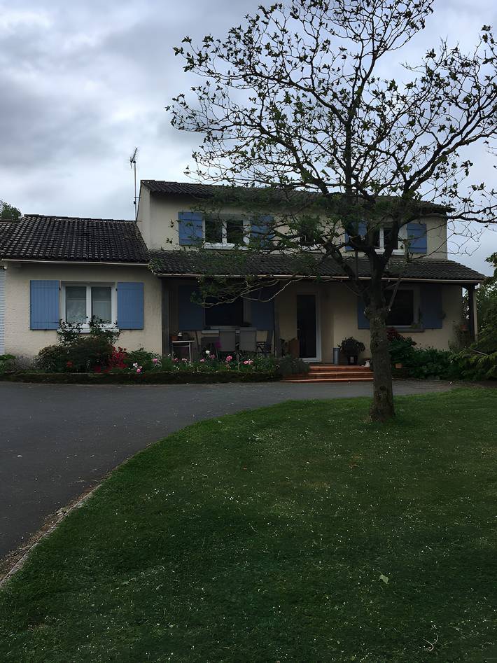 Guest Room "Chambre Tissou - Upstairs" in La Tessoualle, Cholet region