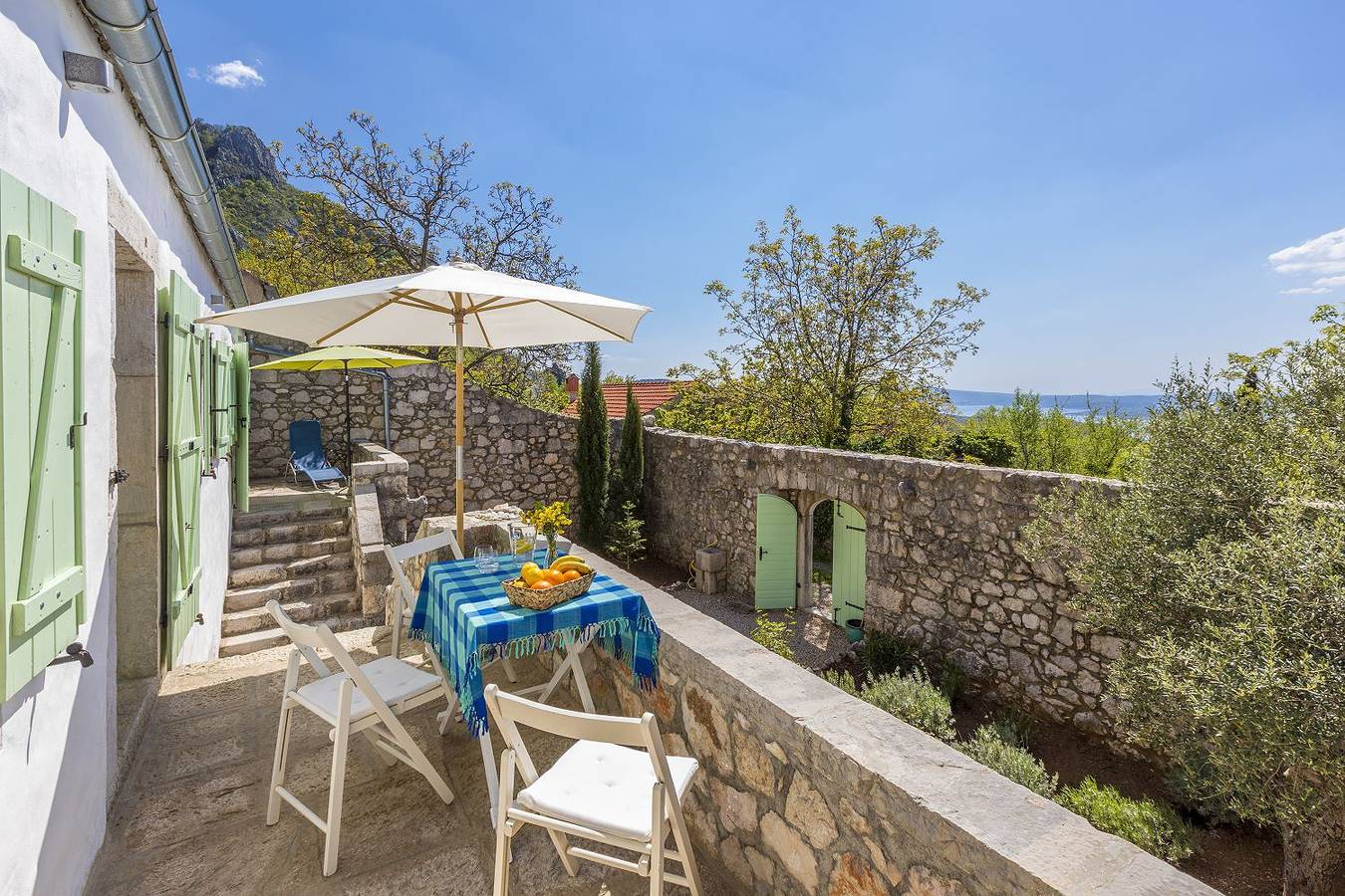 Einzigartiges mediterranes Steinhaus mit Meerblick, Chillout-Bereich, Bike, Bbq, Wifi in Grizane, Primorje-Gorski Kotar