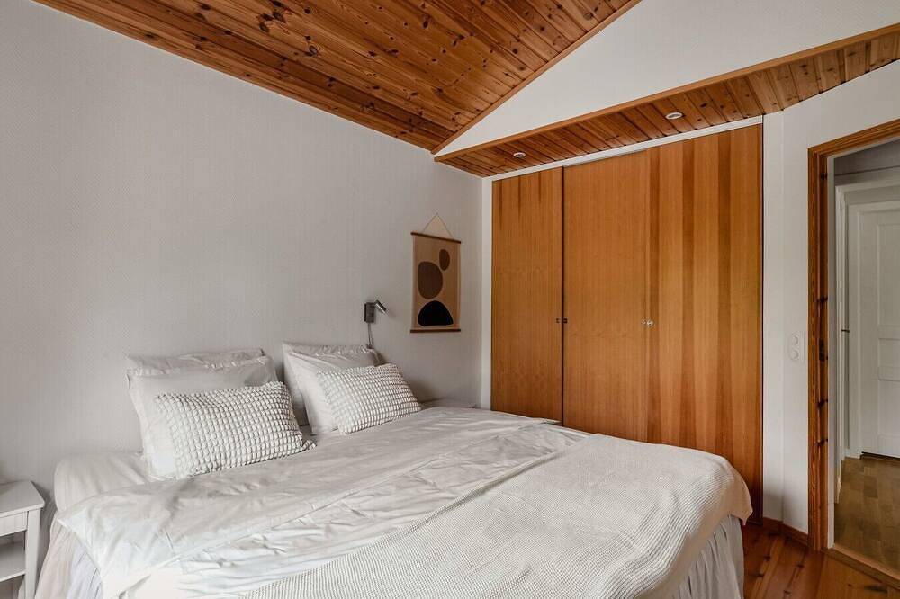 Stylish 3-Bedroom Home by Forest & Swimming Spots in Nacka, Stockholmer Schärengarten