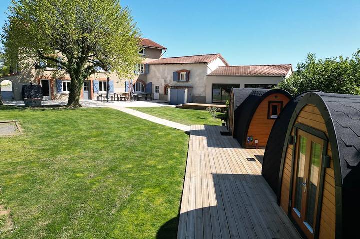Location de vacances pour 23 personnes, avec balcon ainsi que jacuzzi et jardin dans Montchal